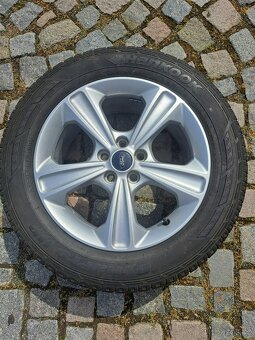 Prodám čtyři 17" disky s letními pneu 235/55 Ford - 2