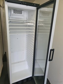 NOVÁ GASTRO VELKÁ vitrína lednice 381 lt VENTILACE - 2