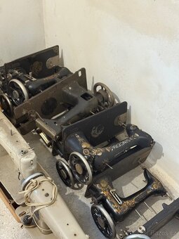 Staré šicí stroje Singer a další – dekorace / na renovaci - 2