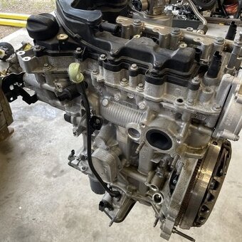 Prodám motor Opel Corsa F 1.2 puretech hn05. Motor má najeto - 2
