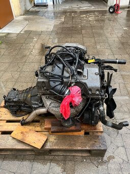 Motor Mercedes-Benz w125 e220 - 2
