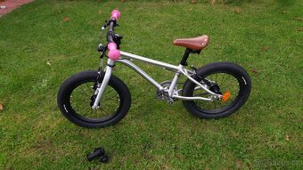 Velice Lehké Dětské kolo EARLY RIDER BELTER 16" 8/2023 můžu - 2
