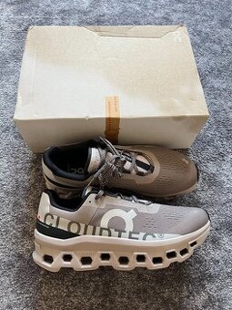 8x boty On Running Cloud vel. 44 - 45 - 2