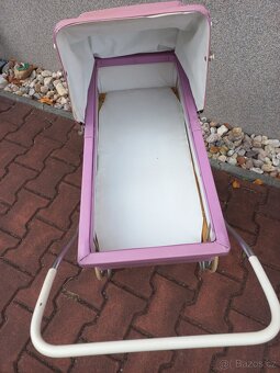 Retro růžový kočárek pro panenky - 2