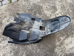 Yamaha Teos zadní blatník - 2