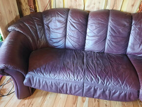 Celokožený gauč + taburet rudé barvy - 2