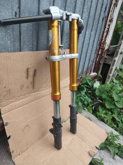 Přední vidlice SHOWA - 2