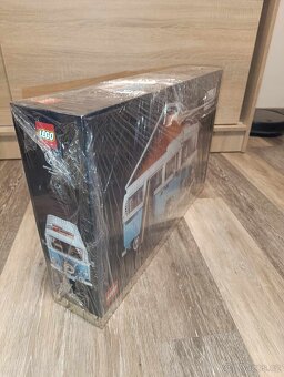 LEGO Icons 10279: Volkswagen T2 Camper Van - 2