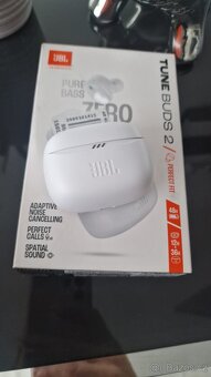 JBL Tune Buds 2 bílá - 2