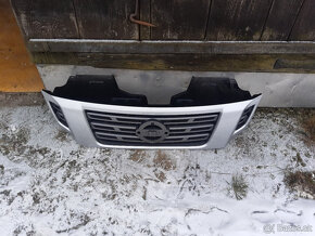 nissan navara naraznik maska - 2