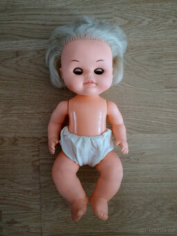 Retro mrkací panenka - 2