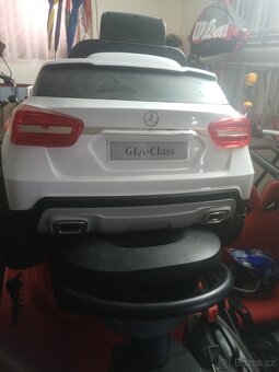 DĚTSKÉ AUTÍČKO MERCEDES - 2
