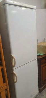 lednici Electrolux s mrazákem dole - 2