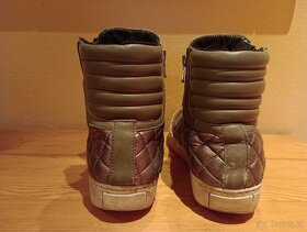 Prodej holčičích kozaček - 2