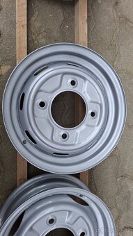 Trabant disky nově nalakované - 2