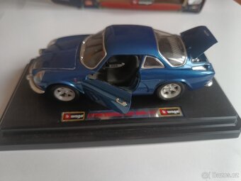 Modely aut 1:24 Renault - 2