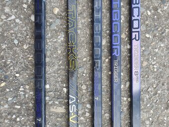 Hokejky CCM Tacks AS-V, Ribcor 7, 8 Pro. Prava strana R - 2
