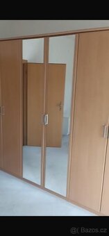 Šatní skříně,stul - 2