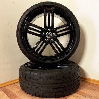 VW GOLF/PASSAT GTI 5x112 R19 ET50+LETNÍ 235/35R19 7/6mm - 2