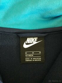 Souprava Nike velikost M. - 2