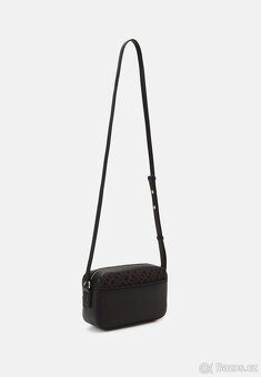 Tommy Hilfiger
1300 Kč - 2