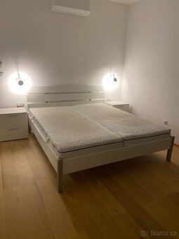 Moderní manželská postel s nočními stolky - 2