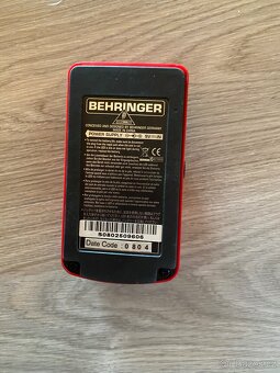 Behringer UM300 Ultra Metal - 2