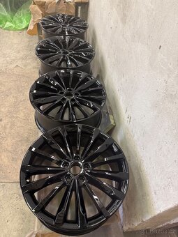 Hlinikova kola superb 3 trinity r19 5x112 černé - 2