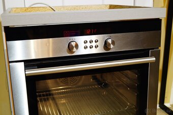 Siemens nerezová vestavná trouba HB780570 - 2