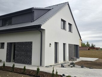 Pronájem rodinného domu 150 m2, 5+kk, pozemek 400 m2, v obci - 2