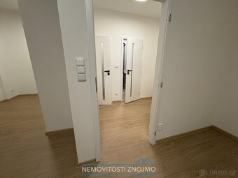 Pronájem zrekonstruovaného bytu 1+kk 35 m, Znojmo (u centra - 2