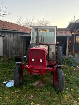 Anglický traktor international 475 - 2