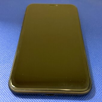 iPhone 11 64GB Black, pěkný stav - 2