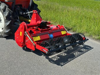 Zakladac travniku za traktor - 2