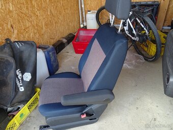Sedadlo a podstavec pravá strana Sprinter 906-Crafter-06-17 - 2