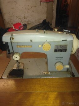 Retro šicí stroj - 2