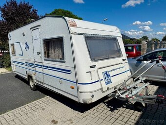 Knaus Azur 495 s moverem, solárem a předstanem - 2