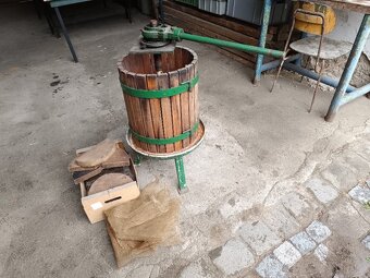 Ruční lis na ovoce - 2