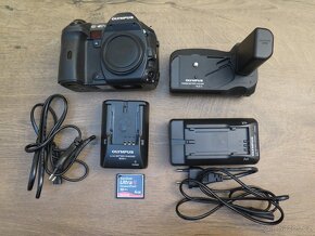 Olympus E-system E-1 tělo + grip HLD-2 na díly - 2
