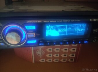 Sony CDX - GT 828U - 2