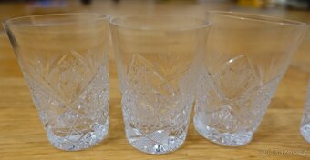 BROUŠENÉ SKLO : 6x SKLENICE / LIKÉRKA - 2