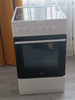 Prodám sklokeramický sporák Mora s horkovzdušnou troubou - 2
