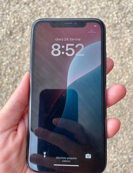 iPhone 11 64GB - 2