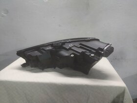 Audi A4 přední pravý LED světlomet 8W0 941 036 - 2
