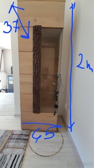Dřevěná skříň - 2