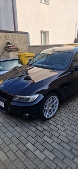 BMW E90 320i - 2