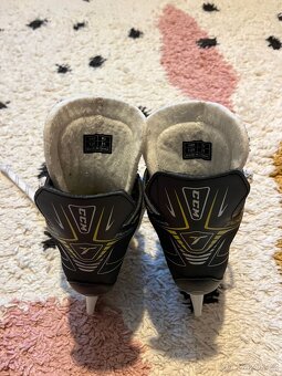 Brusle CCM Tacks 1092 YT vel. 31 - 2