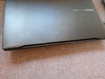 laptop ASUS Vivobook S 16 OLED M5606UA-OLED041W cerny kovovy - 2