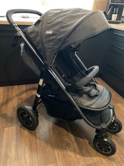 Kočárek Joie - 2