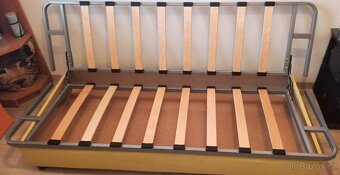 Pohovka s úložným prostorem. - 2